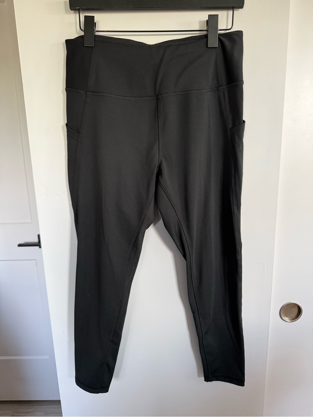 Danskin High-Rise Pocket Athletic Leggings Size Large 23”